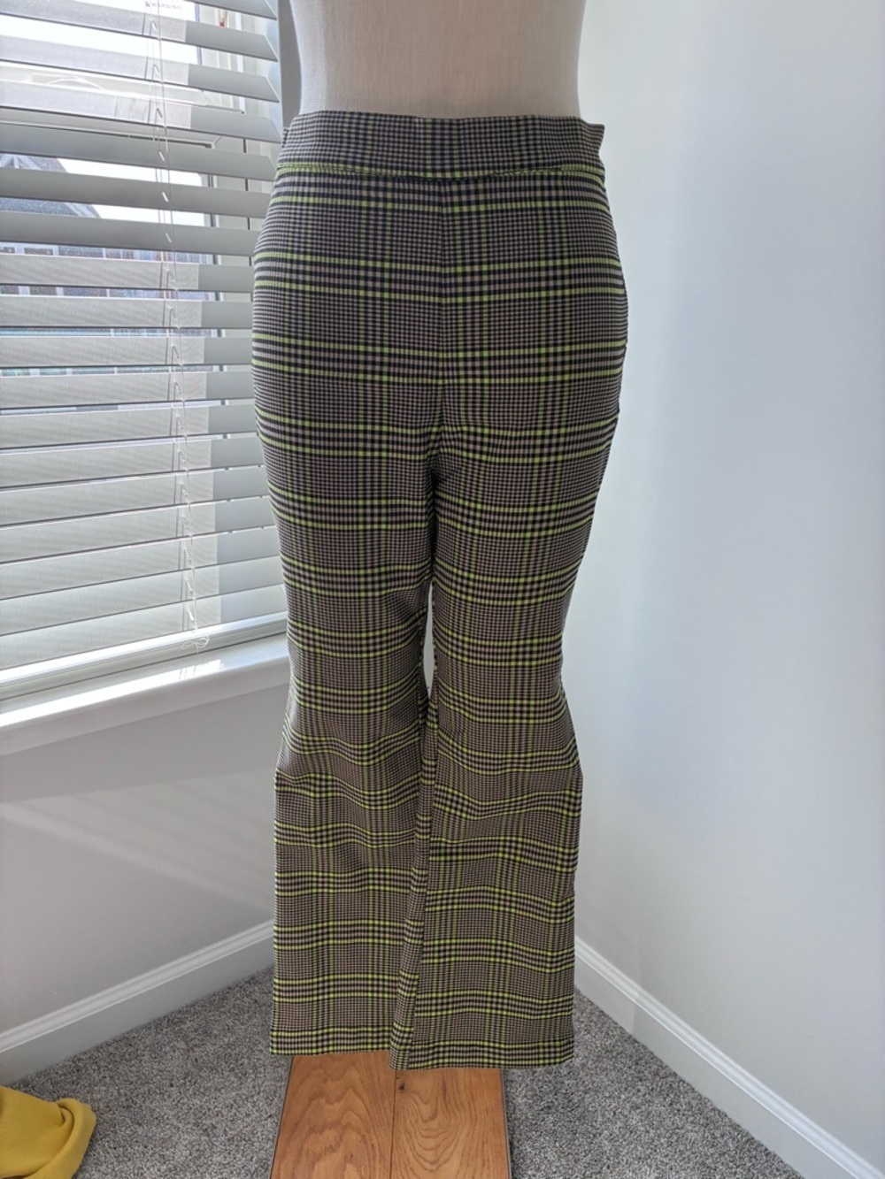 Urban Outfitters Women’s Lola Kick Flare Plaid Pull On Pants